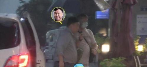 印度小哥吃瓜图片大全,趣味横生的日常生活剪影