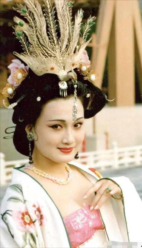 贵妃阿娘在线吃瓜,宫廷秘闻里的吃瓜盛宴