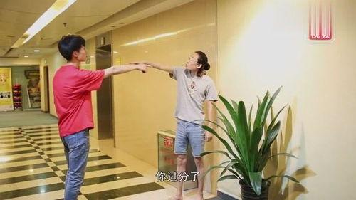 行人吵架路人吃瓜,路人“吃瓜”见证人间百态