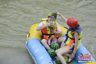 跳水吃瓜,揭秘赛场背后的趣味瞬间